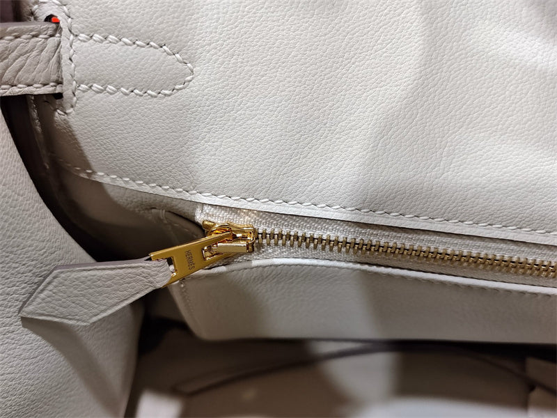  Smart shoulder bag carried on shoulder 16