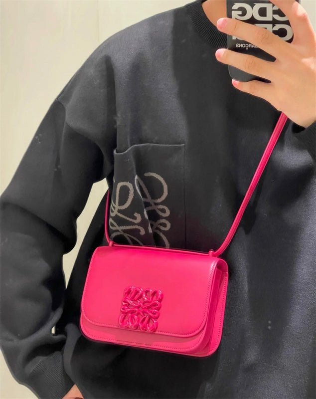 Ziva's Charm handbag – close-up view (19cm*6cm*13.5cm)