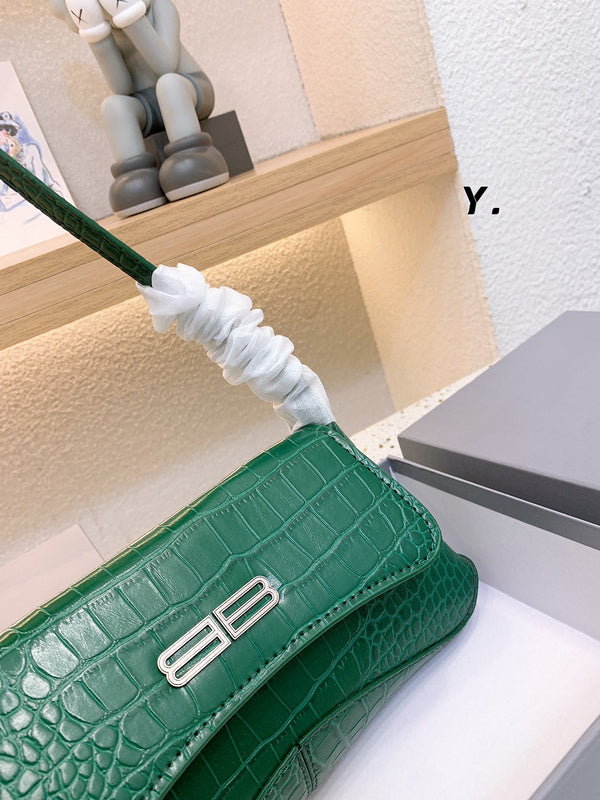 Ziva's Charm handbag – detail view (one versatile size)