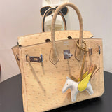  Contemporary shoulder bag front view 7