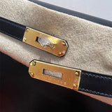  Classic tote bag carried on shoulder