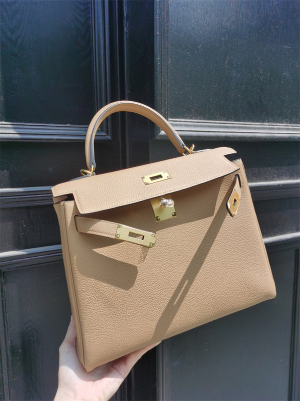  refined structured bag detail view showing craftsmanship 8