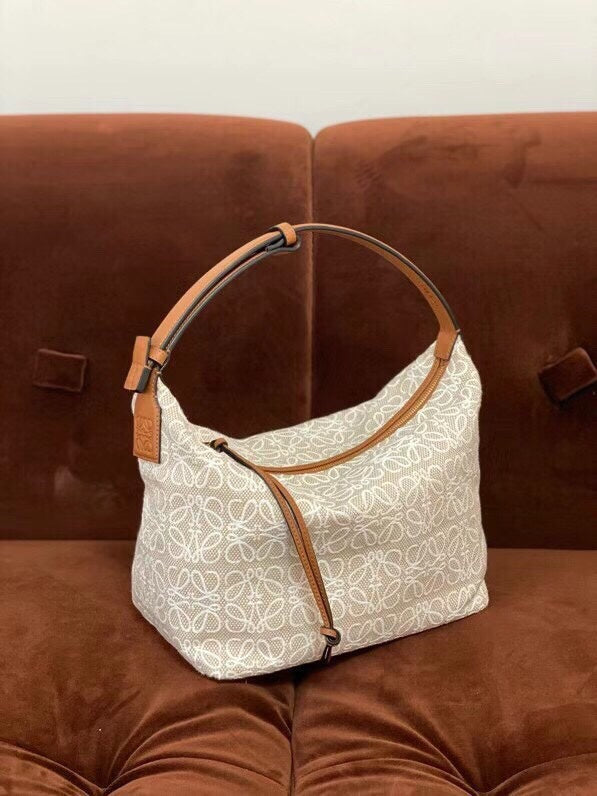 Ziva's Charm handbag – front view (27cm*21cm*16.5cm)