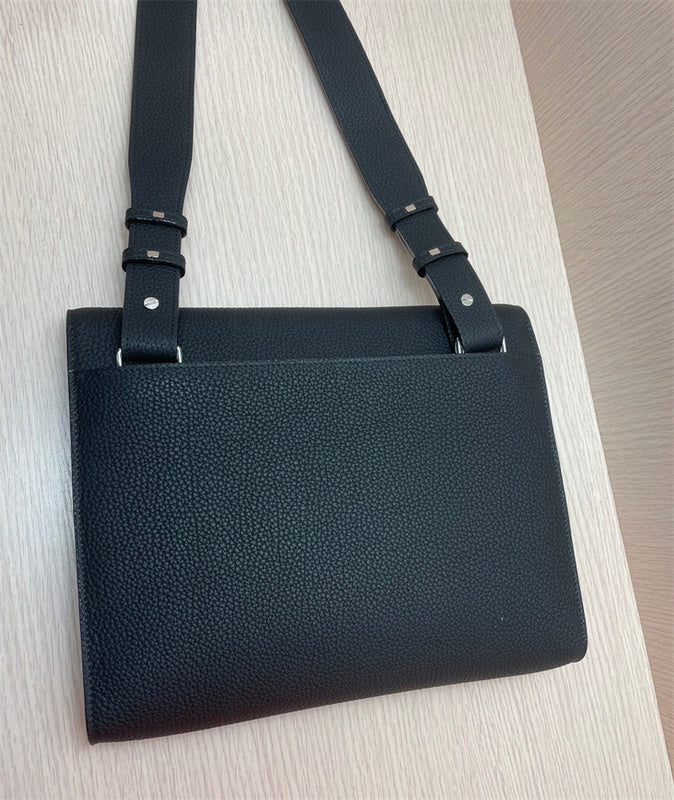  top-handle bag close-up of hardware and finish
