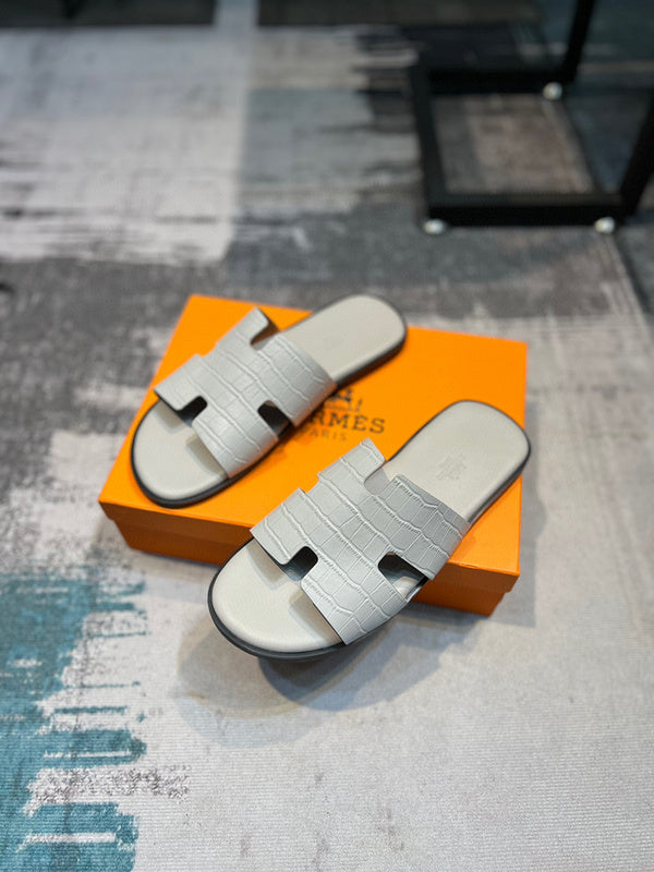 Hermès Nude Bow-Detail Flats - Detail Shot of Craftsmanship