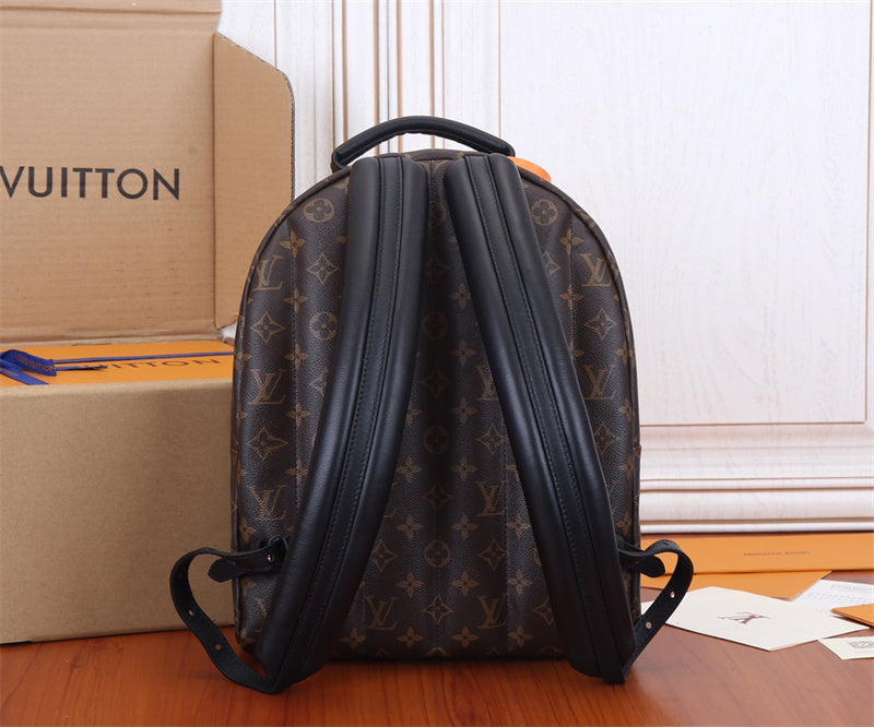 Sophisticated tote bag carried on shoulder