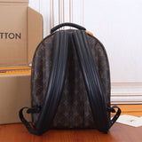  Sophisticated tote bag carried on shoulder
