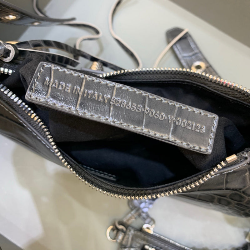 Effortless Premium PU Leather Handbag - Everyday Elegance | Women's Designer-Inspired Purse #380 - texture close-up (image 9) of designer-inspired handbag