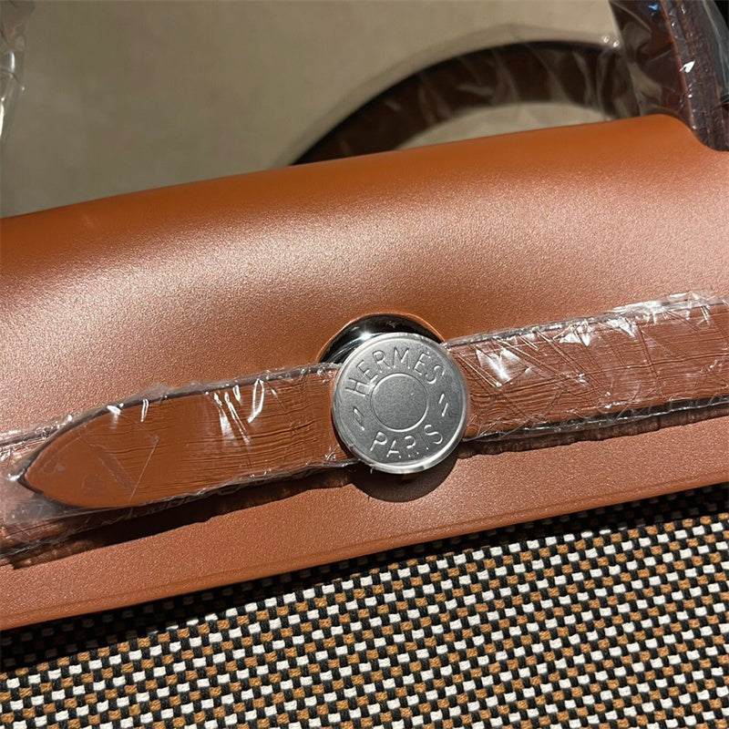  Graceful everyday bag carried on shoulder 28