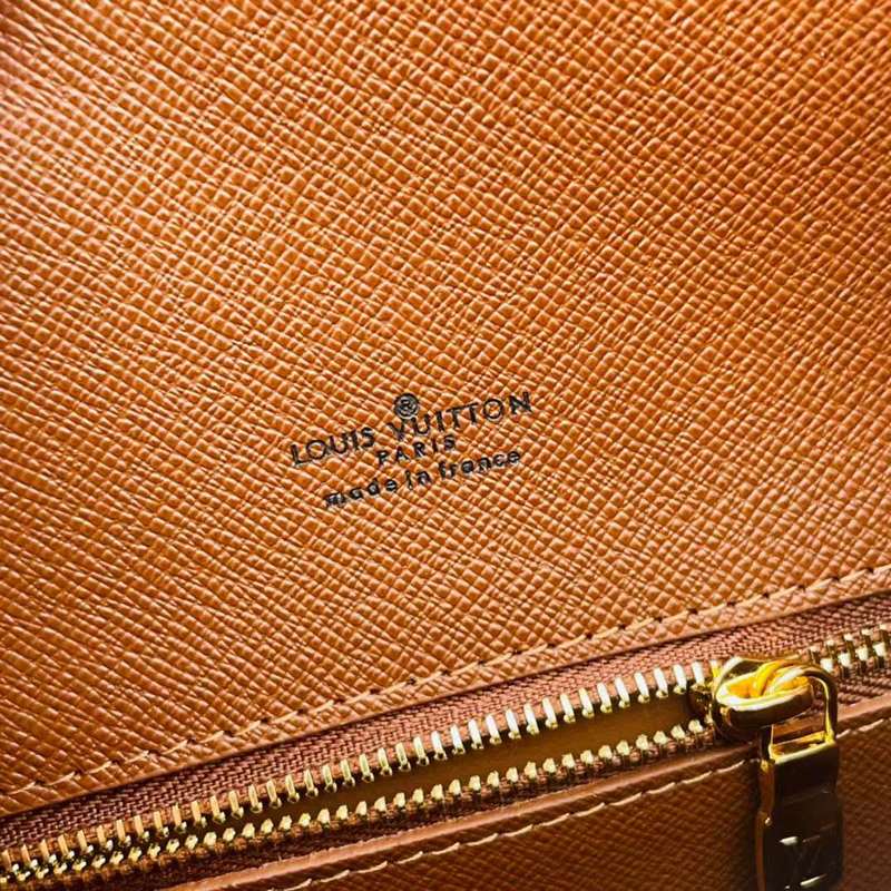 Handle and strap detail of refined everyday-luxe women's handbag – women's luxury handbag
