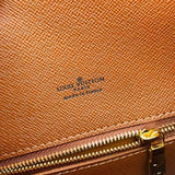 Handle and strap detail of refined everyday-luxe women's handbag – women's luxury handbag