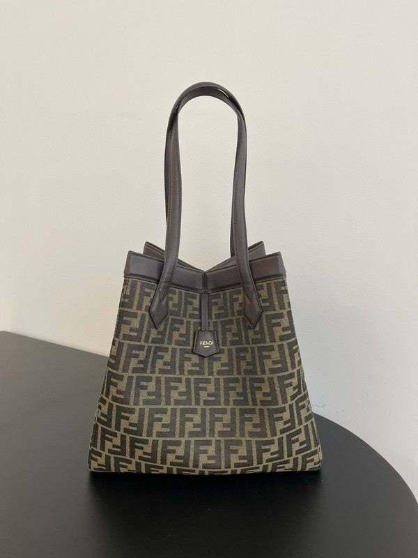 Ziva's Charm handbag – product shot (32.5cm*32.5cm*27.5cm)