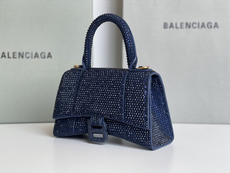 Zivas Charm Streamlined Design Statement Handbag (Everyday Luxury Essential) – Interior View