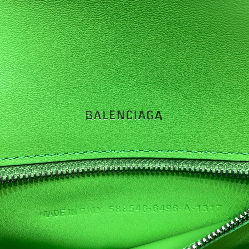 Chic Premium PU Leather Handbag - Signature Hardware Accents | Women's Premium Handbag #606 - texture close-up (image 9) of designer-inspired handbag