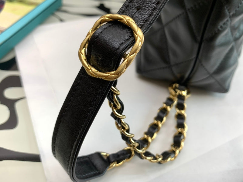 Zivas Charm Understated Luxury Designer Handbag (Polished Everyday Piece) – Close-Up Detail