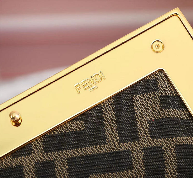 Ziva's Charm handbag – close-up view (Standard Size)