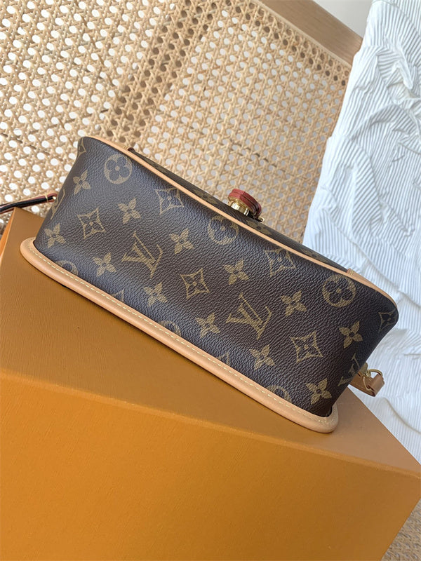  chic shoulder bag styled with outfit 18