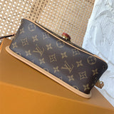  chic shoulder bag styled with outfit 18