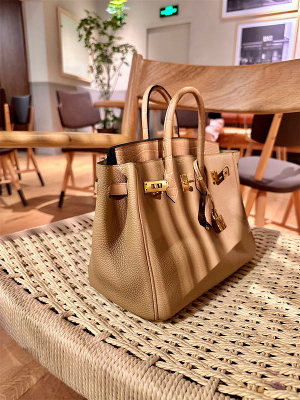  top-handle bag interior and compartment view