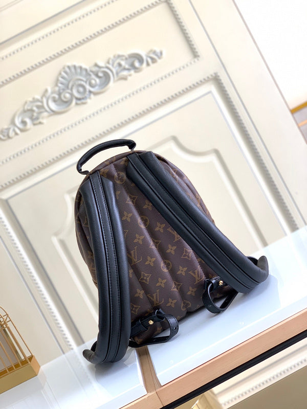 Side profile of classic modern women's handbag – women's premium purse