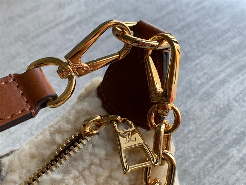  shoulder bag close-up of hardware and finish