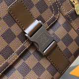  graceful shoulder bag styled with outfit