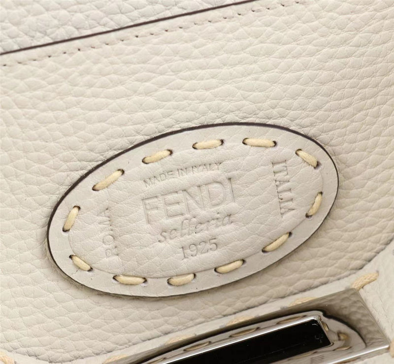 Ziva's Charm handbag – detail view (Standard Size)