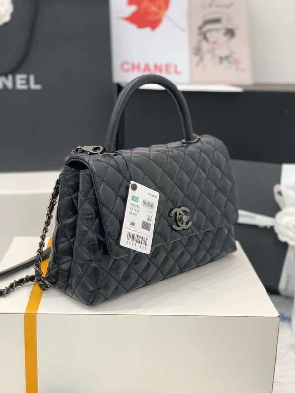 Zivas Charm Classic Sensibility Everyday Handbag (Structured Everyday Essential) – Close-Up Detail