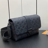 Structured shopper bag carried on shoulder