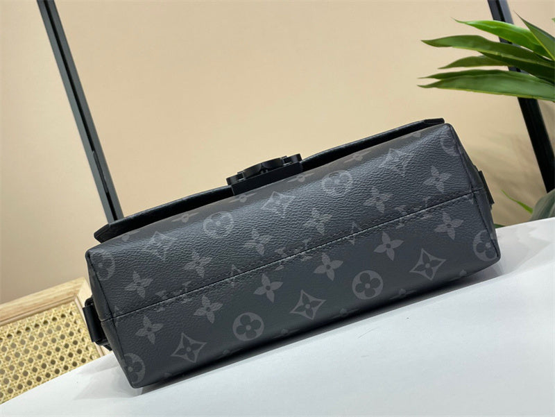  Refined top-handle bag carried on shoulder 16