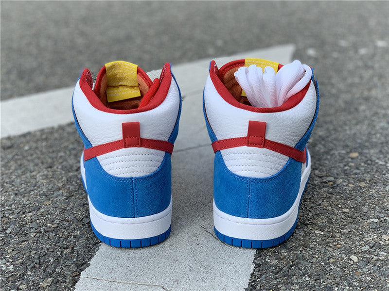 Nike Men's & Women's Premium Low-Top Trainers — Style 205 close-up view