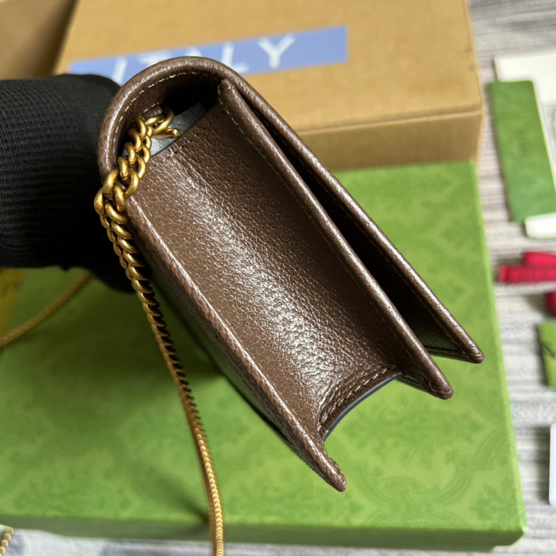 Side profile of signature modern women's handbag – women's everyday handbag