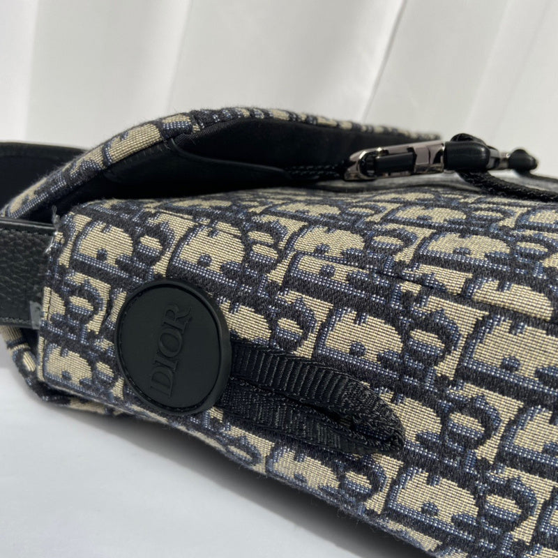Back view of structured sleek women's handbag – women's statement bag
