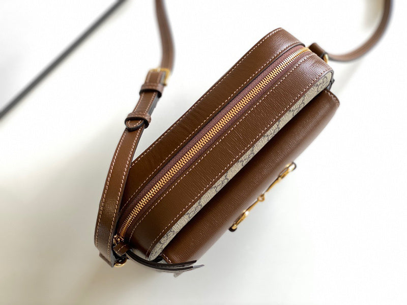 Handle and strap detail of statement premium women's handbag – women's statement bag