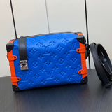  crossbody bag interior and compartment view