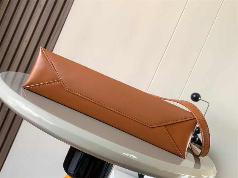 Ziva's Charm handbag – detail view (36cm*28cm*7cm)