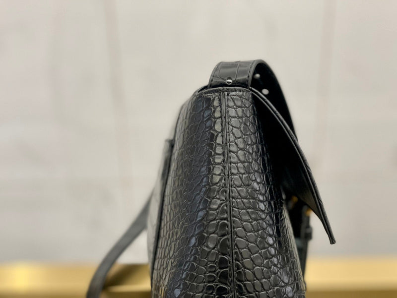 Ziva's Charm handbag – back view (one versatile size)