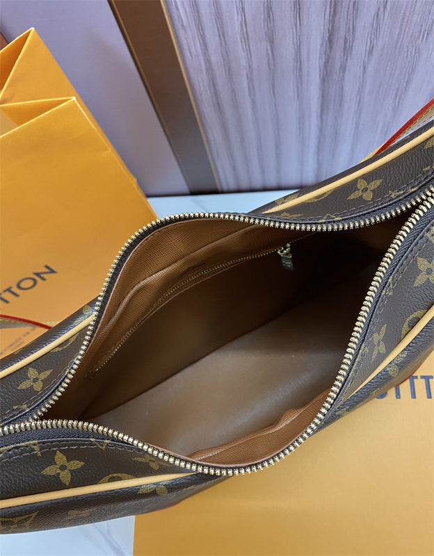  tote bag interior and compartment view 9
