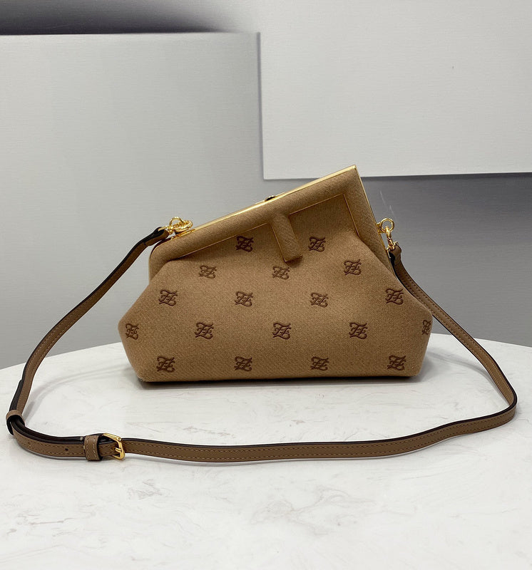 Ziva's Charm handbag – close-up view (23cm*9.5cm*18cm)