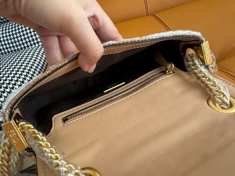 Ziva's Charm handbag – close-up view (24cm*14.5cm*7cm)
