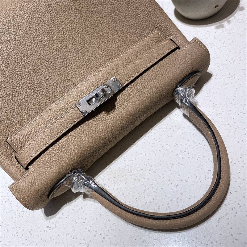 Interior view of streamlined premium bag
