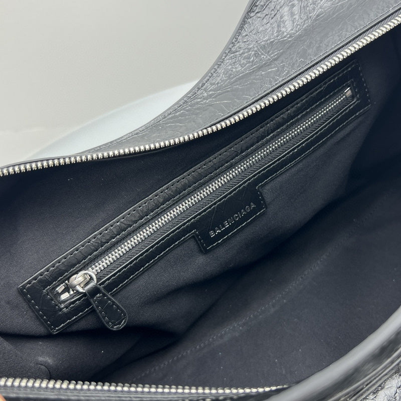 Zivas Charm Refined Everyday Style Fashion Handbag (Contemporary Shape Language) – Detail View