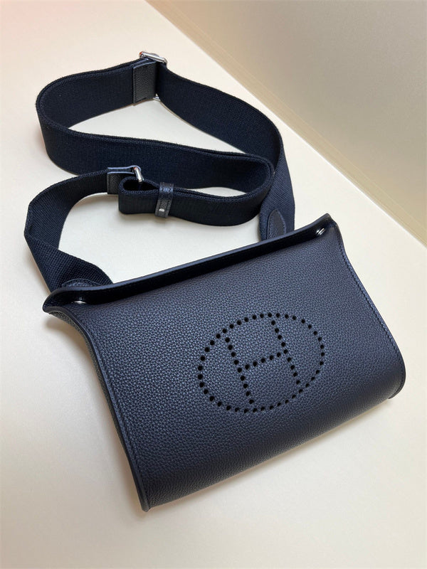  Statement tote bag front view 25