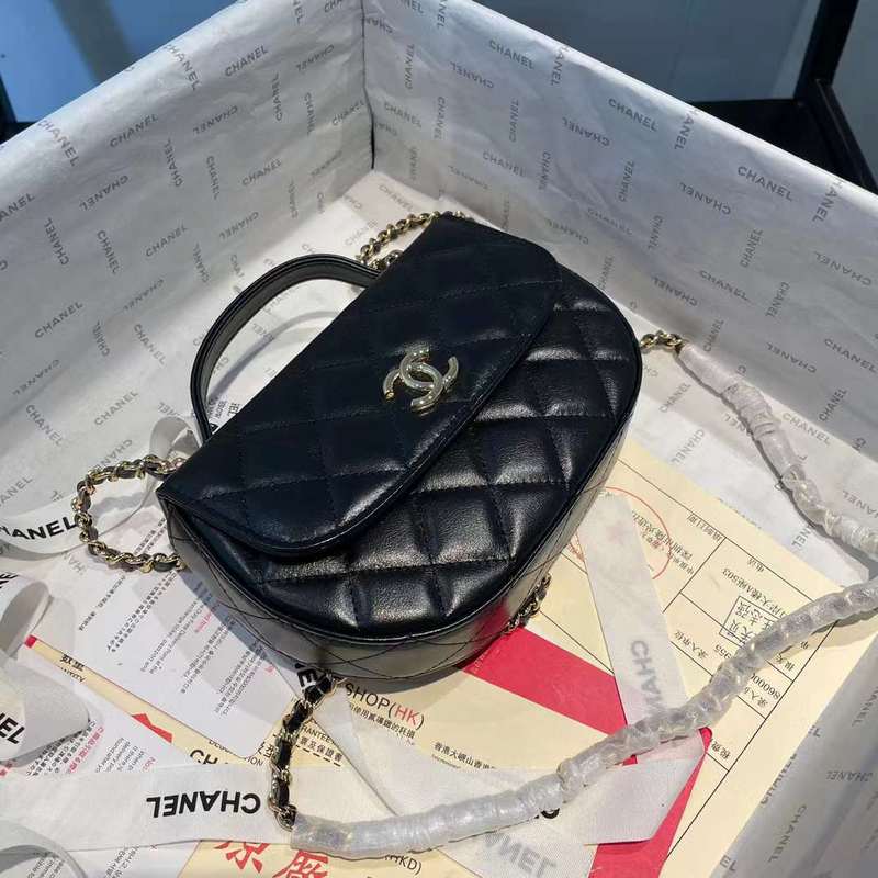 Zivas Charm Understated Luxury Luxury Handbag (Polished Everyday Piece) – Close-Up Detail