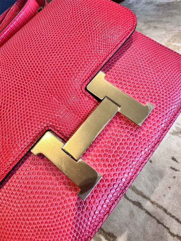  Timeless shoulder bag carried on shoulder