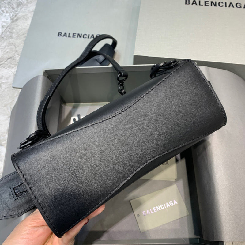 Refined Vegan Leather Handbag - Signature Hardware Accents | Women's Fashion Handbag #309 - hardware and detail close-up (image 5) of designer-inspired handbag