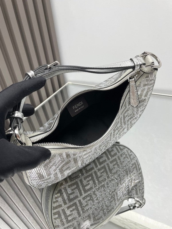 Ziva's Charm handbag – detail view (16.5cm*14cm*5cm)