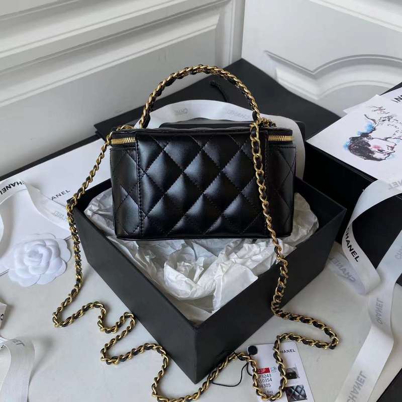 Zivas Charm Everyday Sophistication Luxury Handbag (Refined Modern Silhouette) – Detail View