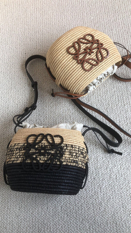 Ziva's Charm handbag – detail view (20cm*19cm*11cm)
