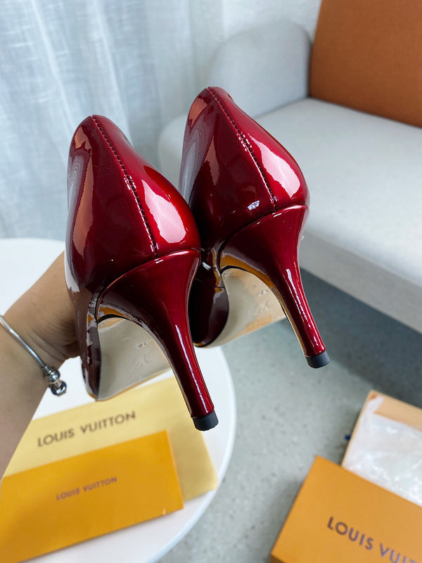 Louis Vuitton shoes Style 183 - close-up of statement logo accent